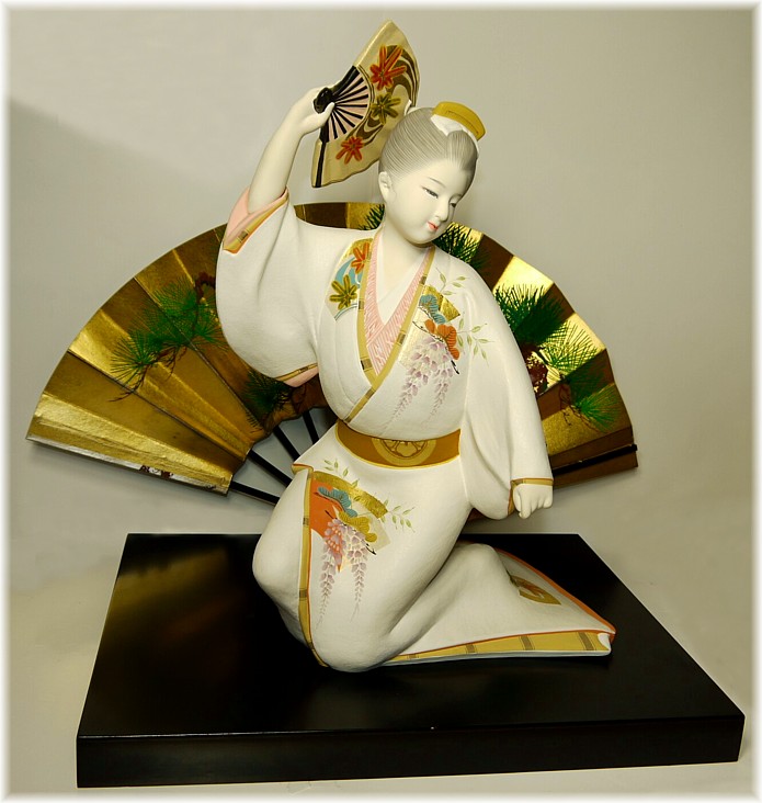 японская статуэтка Девушка в веером