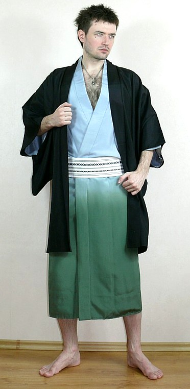 японская традиционная мужская одежда: шелковое хаори, кимоно, пояс оби
