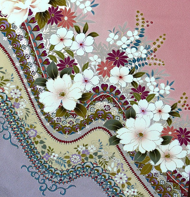 японское шелковое кимоно а авторским рисунком, деталь