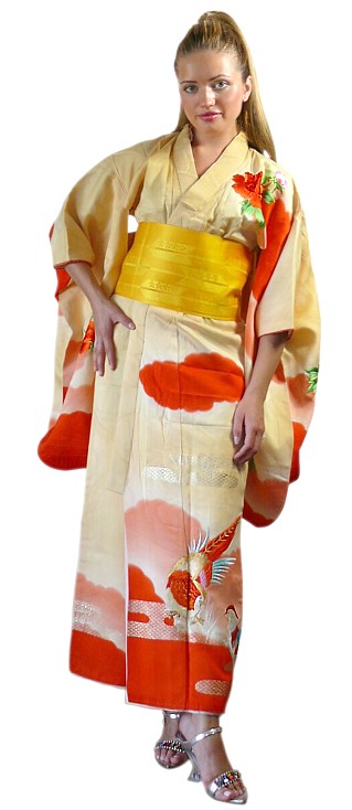 японское шелковое кимоно с вышивкой и подкладкой