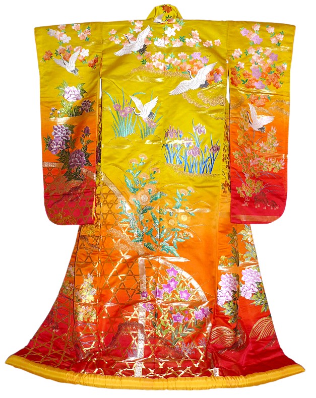 свадебное кимоно из золотой парчи