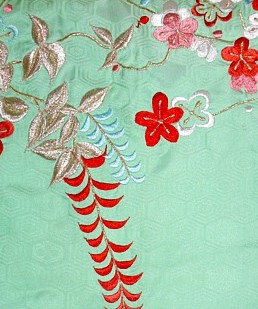японское свадебное кимоно: деталь вышивки