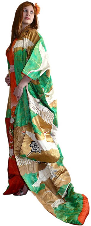 УЧИКАКЭ, японское традиционное свадебное кимоно невесты