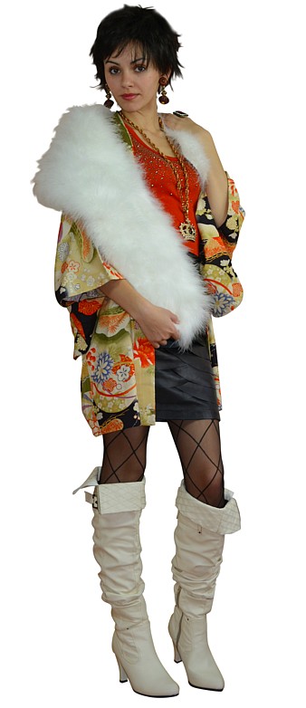 женская одежда из Японии: шелковое хаори и боа из страуса
