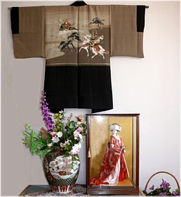 японское традиционные мужские хаори и кимоно в интерьере
